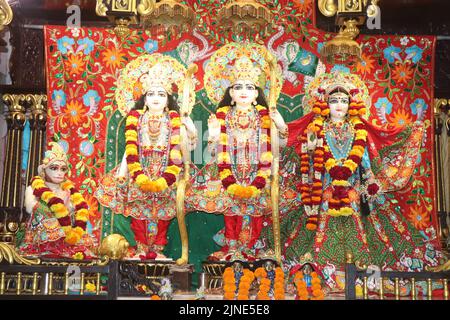 Skulpturen von radha govindji im ahmedabad iskcon Tempel, Gujarat Stockfoto