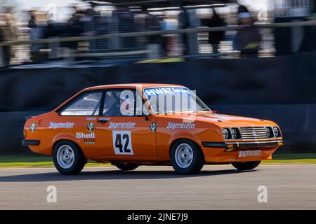 1980 Ford Escort Mk2 RS2000 mit Fahrer Jon Minshaw während des Gerry Marshall Trophy-Rennens beim Goodwood 79. Members Meeting, Sussex, Großbritannien. Stockfoto