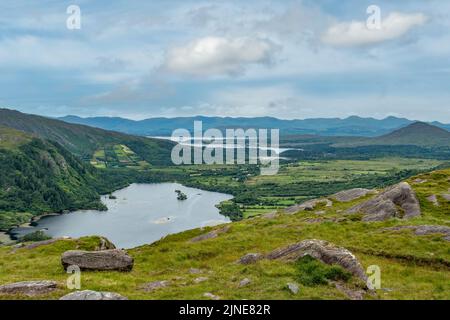 Blick vom Gipfel des Healy Passes, Beara Peninsula, Co. Kerry, Irland Stockfoto