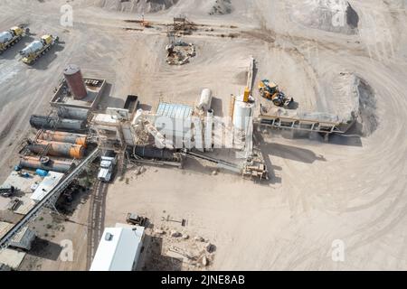 Eine Asphaltmischanlage im Spanish Valley, in der Nähe von Moab, Utah. Stockfoto