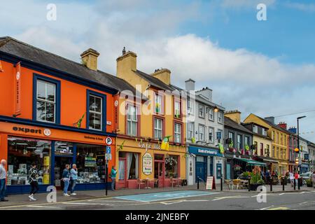 Colourful Main Street, Kenmare, Co. Kerry, Irland Stockfoto