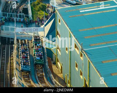 Blackpool Pleasure Beach, BPB, Grand National, Big One, Icon, Pier, Valhalla, Fahrten in Aktion Luftdrohne , aus der Luft gesehen, Vogelperspektive Stockfoto
