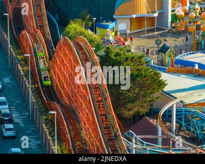 Blackpool Pleasure Beach, BPB, Grand National, Big One, Icon, Pier, Valhalla, Fahrten in Aktion Luftdrohne , aus der Luft gesehen, Vogelperspektive Stockfoto