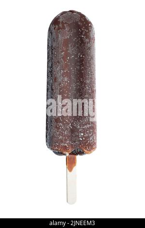 Eis aus dem Eisbein, bedeckt mit Schokolade, isoliert auf weißem Hintergrund. Eis auf Holzstab. Stockfoto