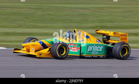 1993 Benetton-Ford B193 F1 Auto mit Fahrer Stephen Ottavianelli beim 79. Members Meeting, Goodwood, Sussex, Großbritannien. Stockfoto