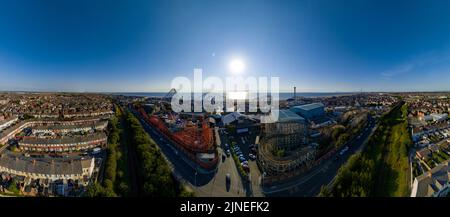 Blackpool Pleasure Beach, BPB, Grand National, Big One, Icon, Pier, Valhalla, Fahrten in Aktion Luftdrohne , aus der Luft gesehen, Vogelperspektive Stockfoto
