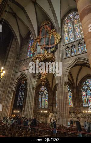 Orgel und Inneneinrichtung, Kathedrale Notre Dame, Straßburg Stockfoto