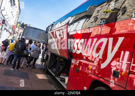 Bus Eireann Expressway Coach Reflections , Donegal Town, County Donegal, Irland Stockfoto