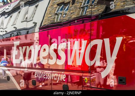 Bus Eireann Expressway Coach Reflections , Donegal Town, County Donegal, Irland Stockfoto