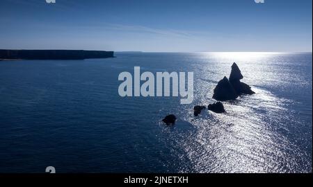 Luftaufnahme von Church Rock am Broad Haven South Beach an der Küste von Pembrokshire in South Wales, Großbritannien Stockfoto