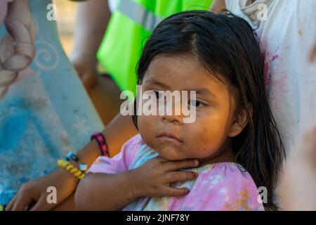 Die Riberenos im peruanischen Amazonas sind ein glückliches Volk, das am Rande extremer Armut gedeiht Stockfoto