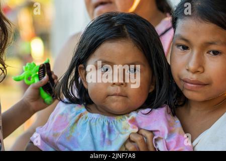 Die Riberenos des peruanischen Amazonas sind ein glückliches und widerstandsfähiges Volk Stockfoto