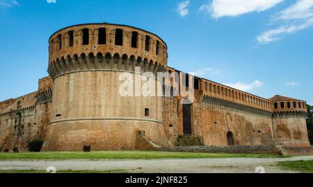 Die Rocca Sforzesca von Imola, Fluss Santerno, in der Region Emilia-Romagna in Norditalien Stockfoto