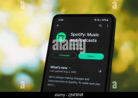 Galati, Rumänien - 11. Juli 2022: Spotify-Anwendung im Google Play Store für Android verfügbar Stockfoto