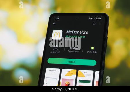 Galati, Rumänien - 11. Juli 2022: McDonalds-Anwendung im Google Play Store für Android verfügbar Stockfoto