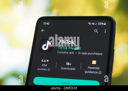 Galati, Rumänien - 11. Juli 2022: Die Anwendung TikTok ist im Google Play Store für Android verfügbar Stockfoto