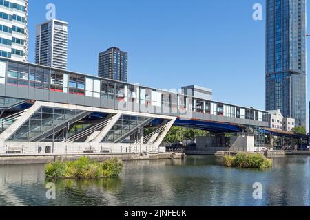 South Quay Docklands Light Railway Station in Canary Wharf in der Sommersonne. London Stockfoto