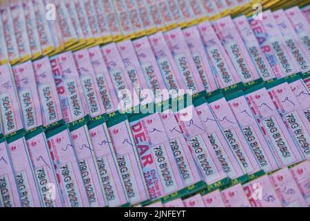 Sikkim, Gangtok, Indien - 21. Juni 2022, Lottery Tickets zum Verkauf an einem Straßenrand Stand in der MG Marg, Gangtok. Stockfoto