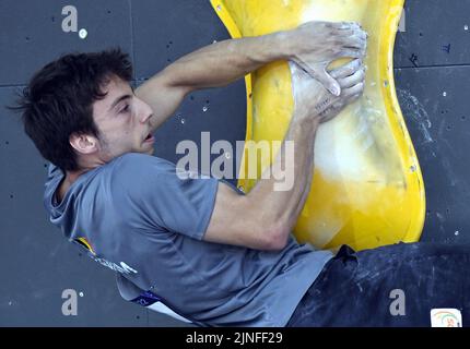 München, Deutschland. 11. August 2022. Der Belgier Simon Lorenzi, der am Donnerstag, den 11. August 2022, bei der Qualifikation für den Bouldersport bei den Herren bei den Europameisterschaften München 2022 in München abgebildet wurde. Die zweite Auflage der Europameisterschaften findet vom 11. Bis 22. August statt und umfasst neun Sportarten. BELGA FOTO ERIC LALMAND Kredit: Belga Nachrichtenagentur/Alamy Live News Stockfoto