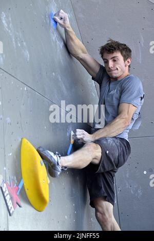 München, Deutschland. 11. August 2022. Der Belgier Simon Lorenzi, der am Donnerstag, den 11. August 2022, bei der Qualifikation für den Bouldersport bei den Herren bei den Europameisterschaften München 2022 in München abgebildet wurde. Die zweite Auflage der Europameisterschaften findet vom 11. Bis 22. August statt und umfasst neun Sportarten. BELGA FOTO ERIC LALMAND Kredit: Belga Nachrichtenagentur/Alamy Live News Stockfoto