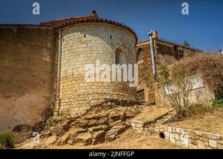 Apsis des Heiligtums von El Coll, in den Guilleries Bergen (La Selva, Girona, Katalonien, Spanien) ESP: Ábside del santuario del Coll, en Gerona Stockfoto