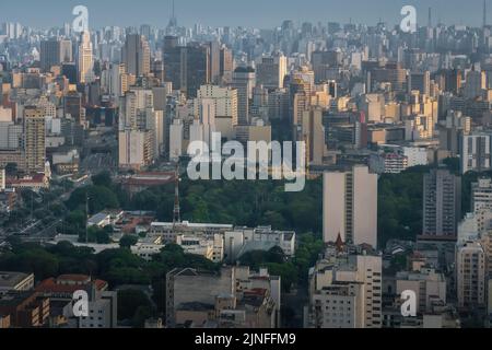 Luftaufnahme von Sao Paulo und Luz Station - Sao Paulo, Brasilien Stockfoto