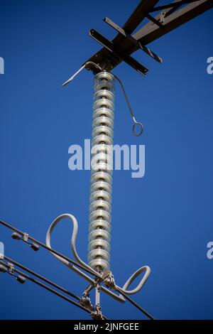 Generisches Bild vom August 10. zeigt Strommasten in Cambridgeshire, während die Stromkrise anzieht, fast ein Viertel der Haushalte bereits £206 mit weiteren Preissteigerungen im Herbst. Stockfoto