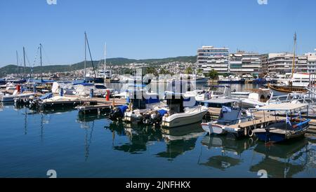 Schiffe im Segelhafen, Kavala, Mazedonien, Nordostgriechenland Stockfoto