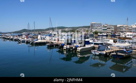 Schiffe im Segelhafen, Kavala, Mazedonien, Nordostgriechenland Stockfoto