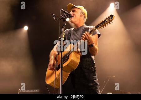 Fredrikstad, Norwegen. 29., Juli 2022. Die schottische Rockband Travis spielt ein Live-Konzert während des norwegischen Festivals Maanefestivalen 2022 in Fredrikstad. Hier ist Sänger und Musiker Fran Healy live auf der Bühne zu sehen. (Foto: Gonzales Photo - per-Otto Oppi). Stockfoto