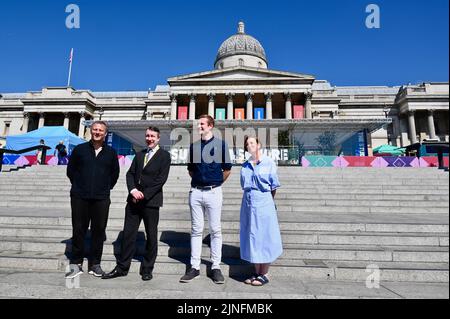 London, Großbritannien. Chris Michaels, Paul Gray, Clr Tim Rocha, Karen Eslea. Summer on the Square, North Terrace, Trafalgar Square. 11-29. August 2022. In diesem Sommer veranstaltet die National Gallery in Zusammenarbeit mit dem Stadtrat von Westminster das größte Festival immersiver Kunst, Kreativität und Gemeinschaft auf dem Trafalgar Square. Stockfoto