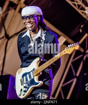 Nile Rodgers und Chic treten am 24.. Juli 2022 beim Carfest North auf. Stockfoto