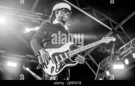 Nile Rodgers und Chic treten am 24.. Juli 2022 beim Carfest North auf. Stockfoto