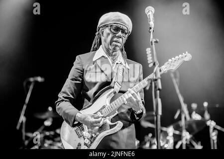 Nile Rodgers und Chic treten am 24.. Juli 2022 beim Carfest North auf. Stockfoto