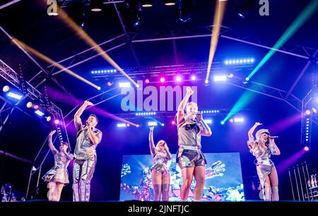 Lee Evans, Claire Richards, Lisa Scott-Lee, faye Tozer und Ian 'H' Watkins von Steps, die am 23.. Juli 2022 beim Carfest North in CHeshire auftrat. Stockfoto