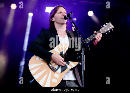 Kevin Jeremiah von The Feeling tritt am 24.. Juli 2022 beim Carfest North in Che-Hire auf. Stockfoto