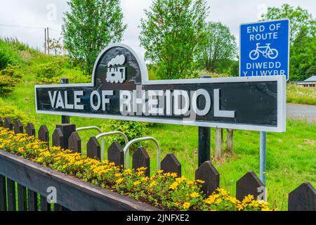 DEVIL'S BRIDGE, WALES - 06. JULI 2022: Schild „Wale of Rheidol“ auf dem Bahnsteig am Bahnhof Stockfoto