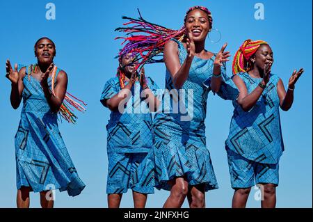 Edinburgh Schottland, Großbritannien 11. August 2022. Darsteller aus dem Buch des Lebens auf Calton Hill, um ihre Edinburgh International Festival Show zu promoten. Credit sst/alamy live News Stockfoto