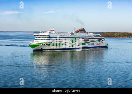 Der frühe Morgen Tallink Silja Line Shuttle Fähre Megastar (powered by LNG) von Tallinn, Estland nähert sich Helsinki, Finnland Stockfoto