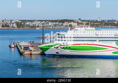 Die am frühen Morgen von Tallinn, Estland, angetriebene Tallink Silja Line Shuttle-Fähre Megastar (mit LNG) vertäute im Hafen von Helsinki, Finnland Stockfoto