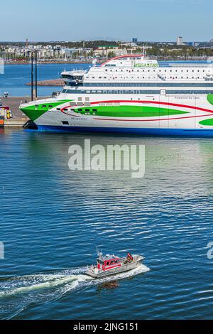 Die am frühen Morgen von Tallinn, Estland, angetriebene Tallink Silja Line Shuttle-Fähre Megastar (mit LNG) vertäute im Hafen von Helsinki, Finnland Stockfoto