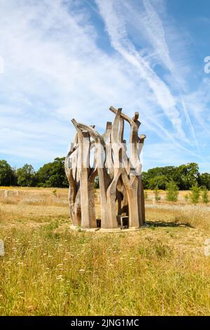 „Witness“-Baumskulptur von John Merrill, WW1 Gedenkstatue, Langley Vale Centenary Wood, Epsom, Surrey, England, UK, Juli 2022 Stockfoto