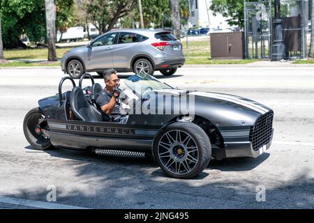 Miami Beach, Florida USA - 15. April 2021: Vanderhall Tree rollender venice Roadster, Seitenansicht. Stockfoto