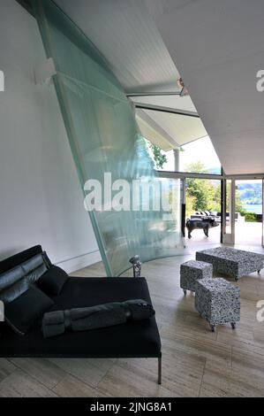 Bio-nachhaltige Architektur, freistehendes Haus. Stockfoto