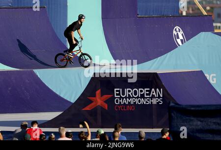 MUCHEN - Tom van den Boogaard in Aktion während der BMX Freestyle Sektion am ersten Tag der Multi-European Championship. Die deutsche Stadt München wird 2022 eine kombinierte Europameisterschaft verschiedener Sportarten veranstalten. ANP IRIS VAN DEN BROEK Stockfoto