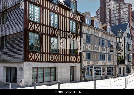 Typische Fachwerkgebäude in Rouens Altstadt in der Normandie Stockfoto