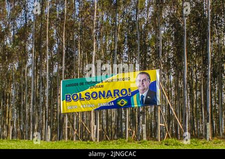 Triunfo, Brasilien. 03. August 2022. Plakatwand zur Unterstützung von Präsident Jair Bolsonaro (PL) in Triunfo, RS, am BR386, Bundesstaat Rio Grande do Sul. Kredit: Omar de Oliveira/FotoArena/Alamy Live Nachrichten Stockfoto