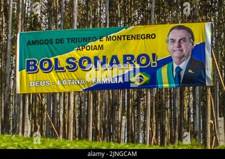 Triunfo, Brasilien. 03. August 2022. Plakatwand zur Unterstützung von Präsident Jair Bolsonaro (PL) in Triunfo, RS, am BR386, Bundesstaat Rio Grande do Sul. Kredit: Omar de Oliveira/FotoArena/Alamy Live Nachrichten Stockfoto