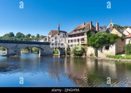 Bogensteinbrücke über den Fluss Creuse in Argenton-sur-Creuse, Indre (36), Frankreich. Stockfoto