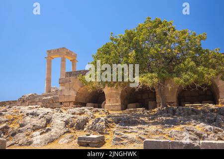 Die Akropolis von Lindos, historische Architektur auf Rhodos, Griechenland, Europa. Stockfoto